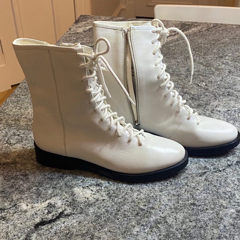 Gianni Bini White Lace-Up Ankle Boots real leather with Black Sole
